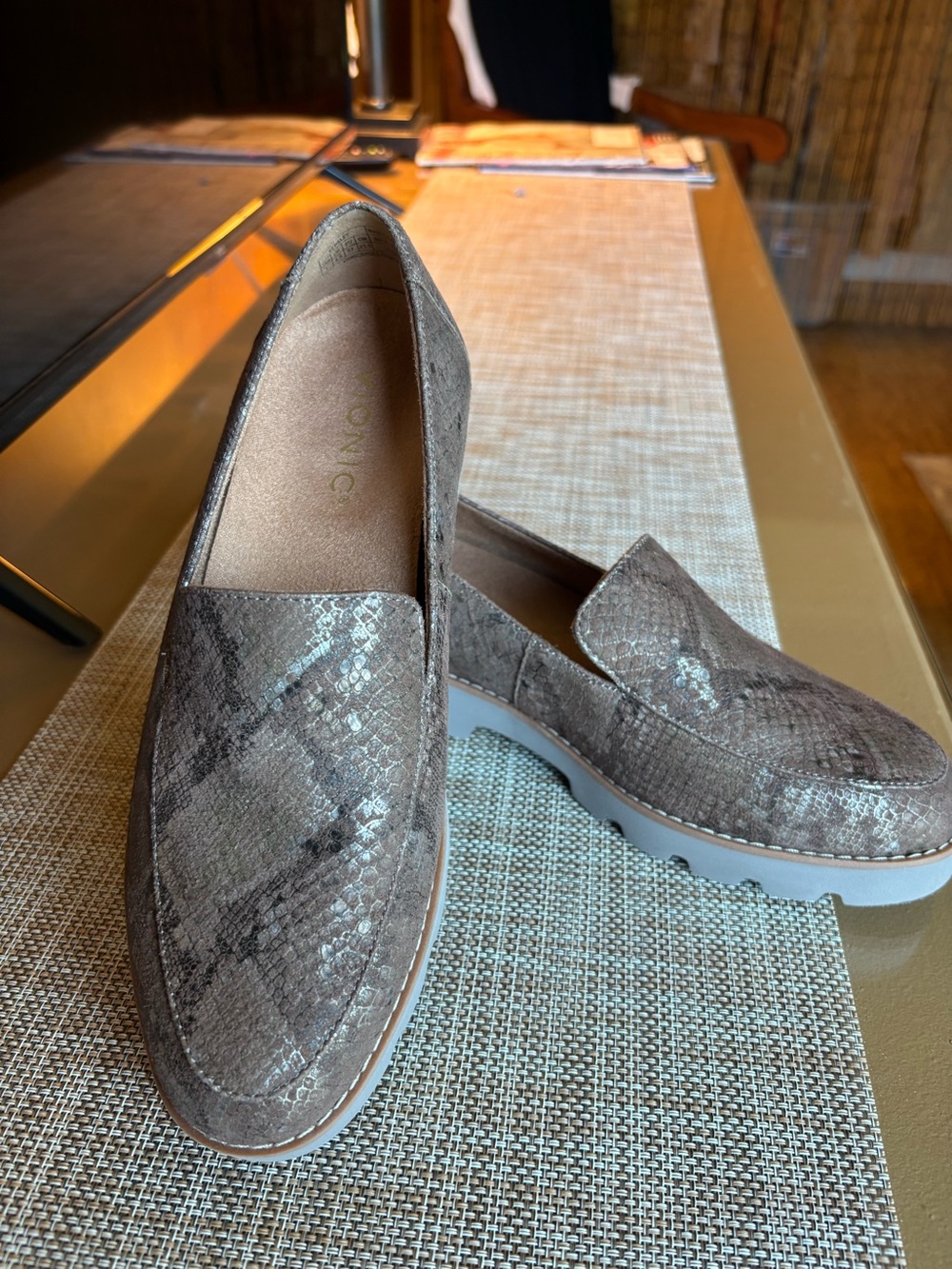 Vionic Women's Kensley Brown Metalic Snake Leather Loafers Sz 7W
